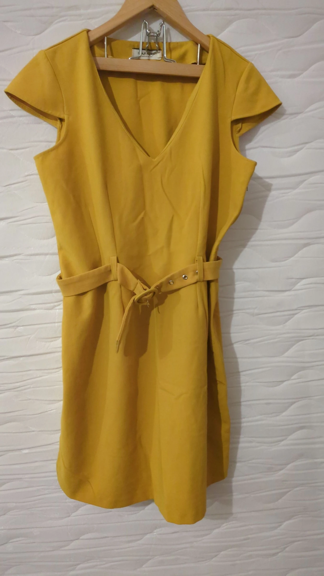 Robe cintrée femme vintage jaune Naf Naf taille 42